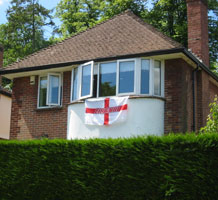 Flag Hedge Window
